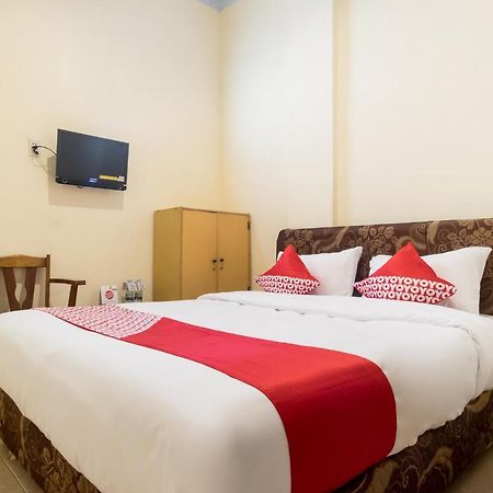 Oyo 723 Penginapan Nia Mandiri Syariah Medan Ngoại thất bức ảnh