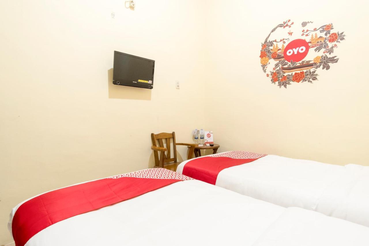 Oyo 723 Penginapan Nia Mandiri Syariah Medan Ngoại thất bức ảnh