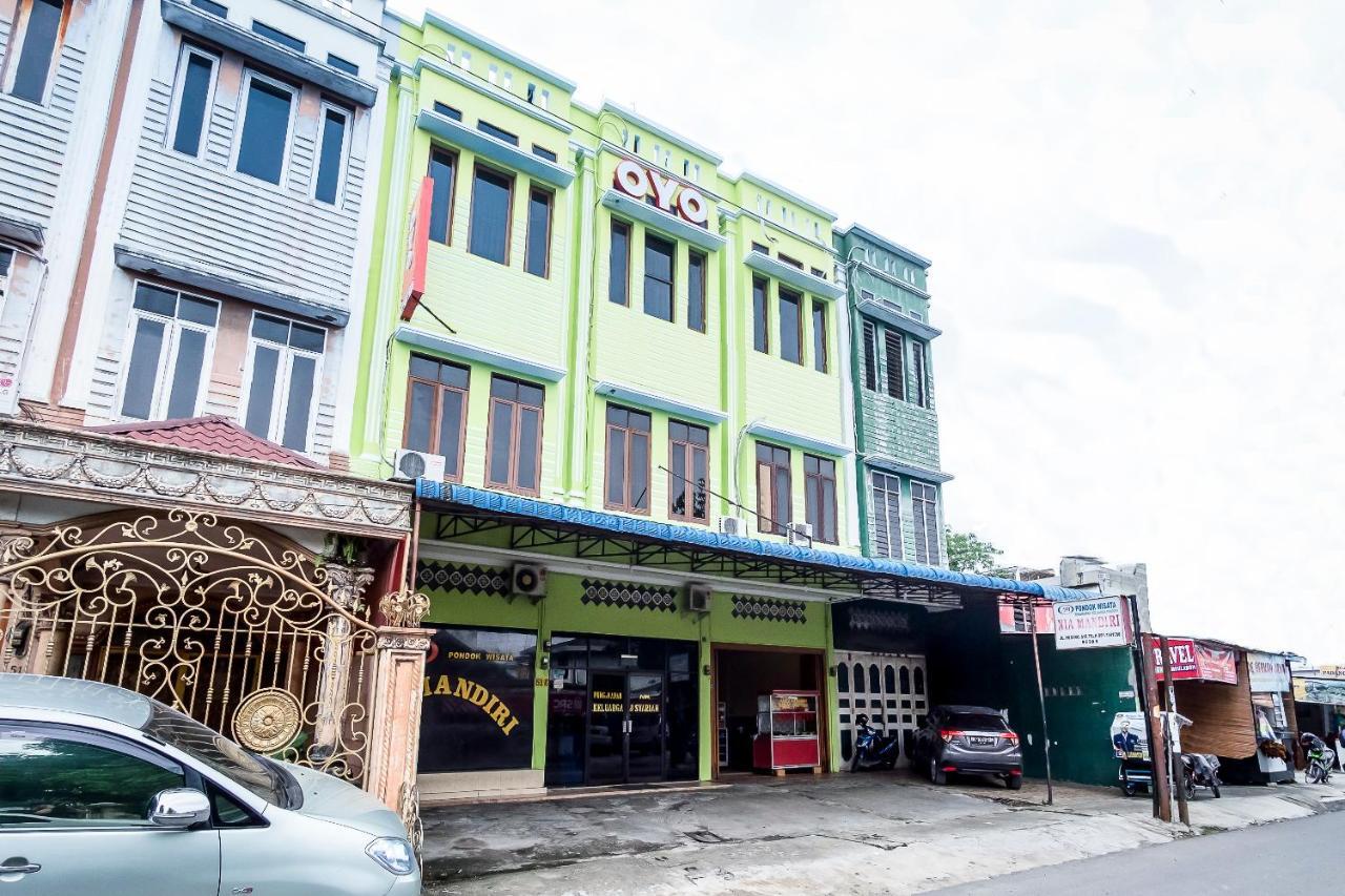 Oyo 723 Penginapan Nia Mandiri Syariah Medan Ngoại thất bức ảnh