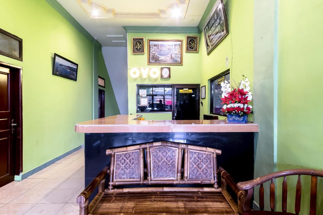 Oyo 723 Penginapan Nia Mandiri Syariah Medan Ngoại thất bức ảnh
