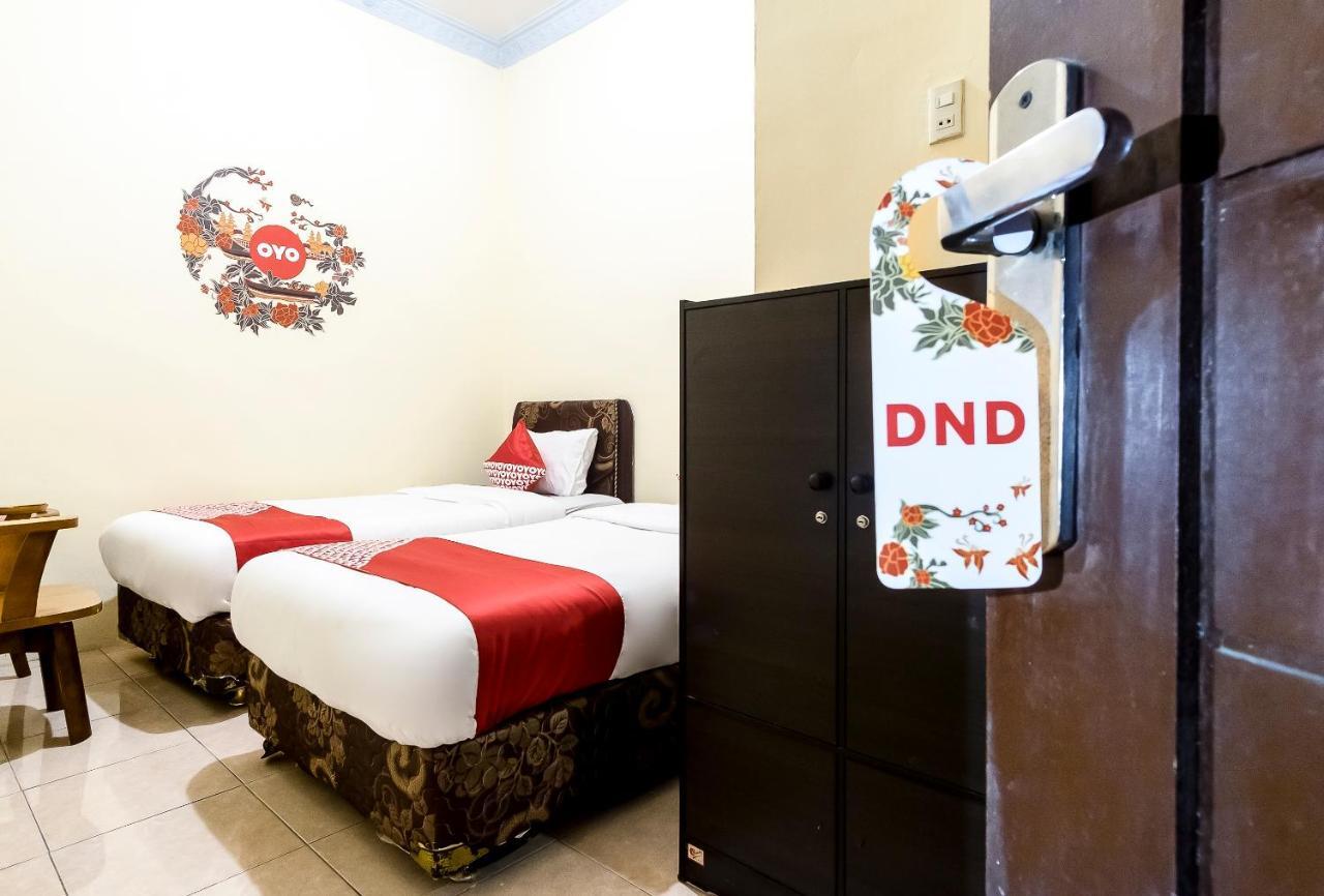 Oyo 723 Penginapan Nia Mandiri Syariah Medan Ngoại thất bức ảnh