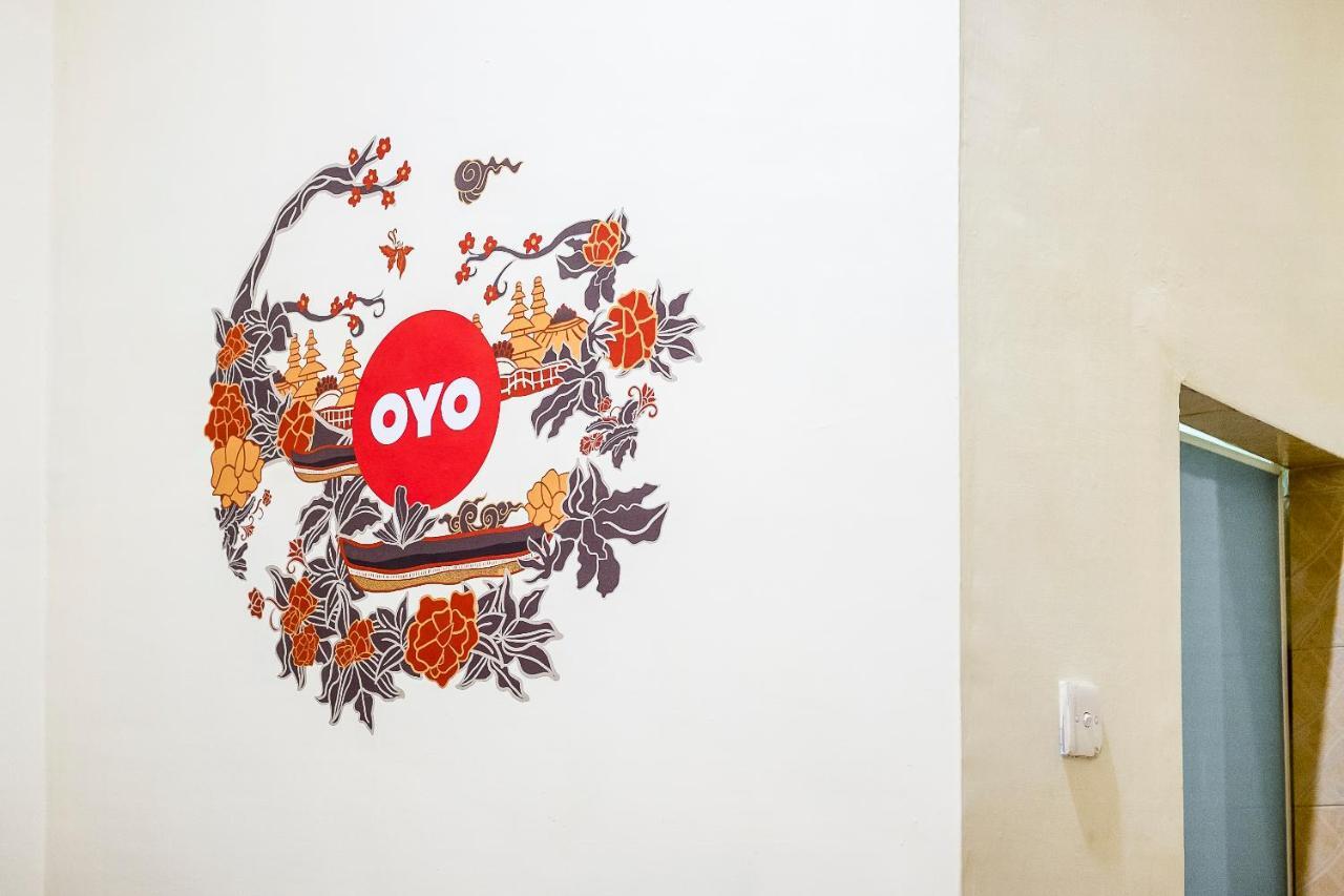 Oyo 723 Penginapan Nia Mandiri Syariah Medan Ngoại thất bức ảnh