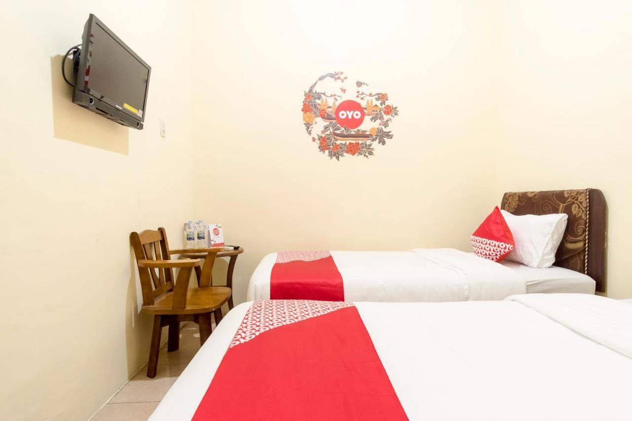 Oyo 723 Penginapan Nia Mandiri Syariah Medan Ngoại thất bức ảnh