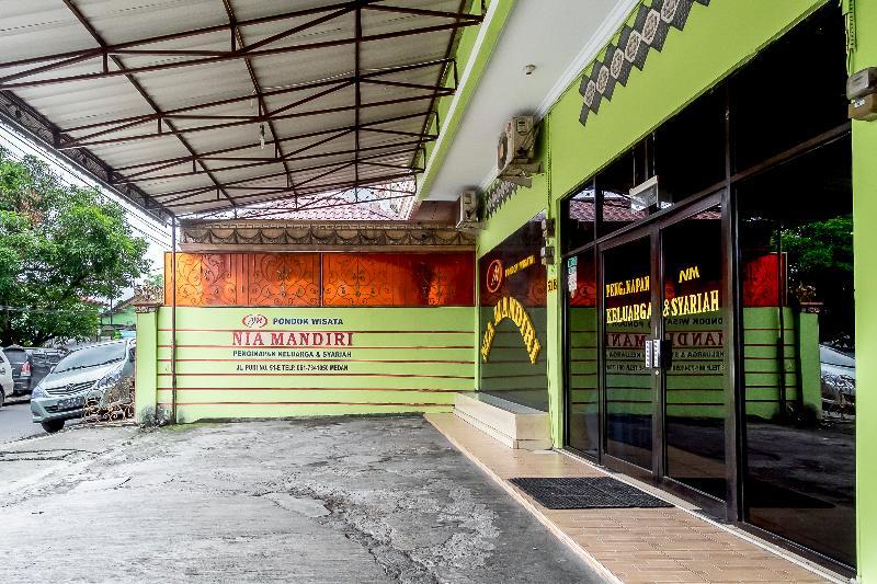 Oyo 723 Penginapan Nia Mandiri Syariah Medan Ngoại thất bức ảnh